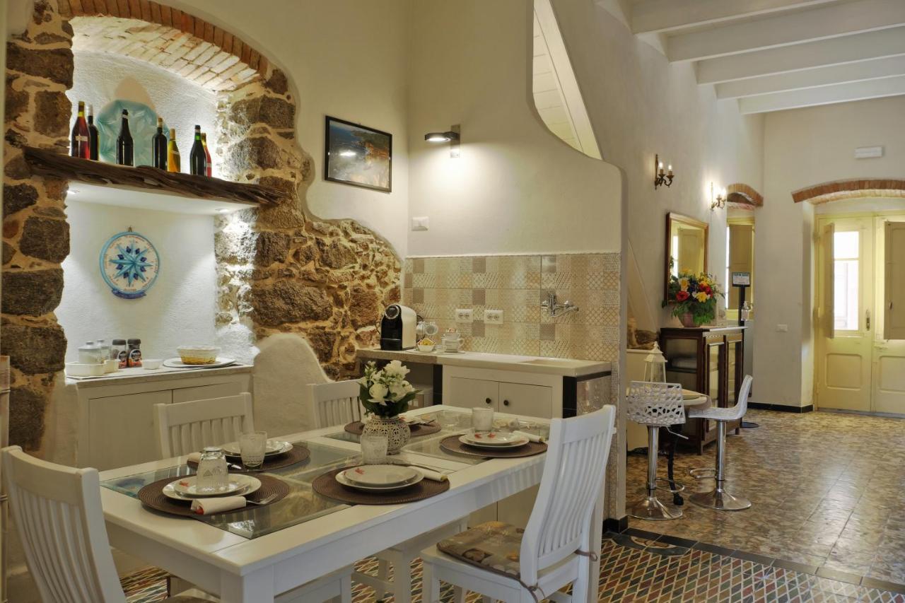 Bed and Breakfast Domo Sa Barra Сант-Антиоко Экстерьер фото